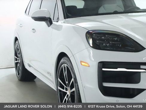 Used 2025 Porsche Cayenne GTS AWD/4WD image 12