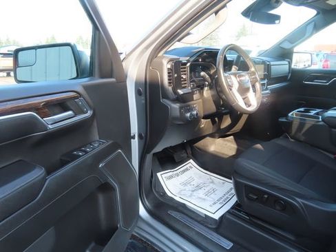 Used 2023 GMC Sierra 1500 SLE image 17