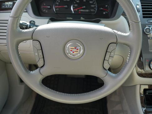 Used 2008 Cadillac DTS FWD image 23