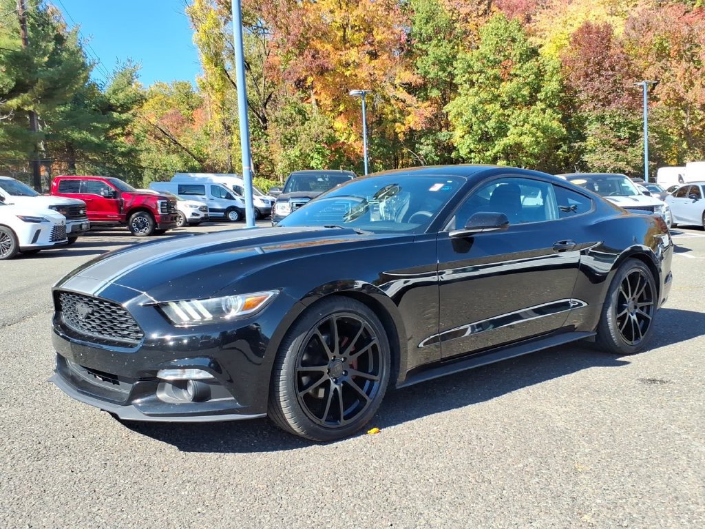 Used 2017 Ford Mustang Coupe RWD image 3