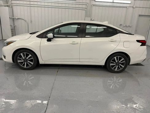 Used 2025 Nissan Versa SV FWD image 9