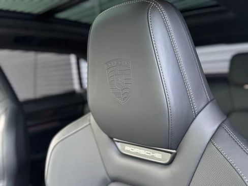 New 2025 Porsche Macan Turbo Electric AWD/4WD image 32