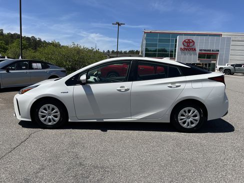 Used 2020 Toyota Prius LE image 14