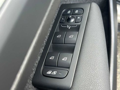 Used 2025 Volvo XC40 B5 Ultra w/ Climate Package image 21