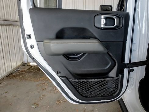 Used 2024 Jeep Gladiator Mojave w/ Convenience Group AWD/4WD image 46