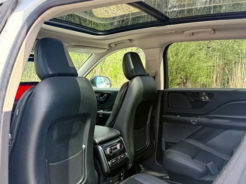 Used 2022 Lincoln Aviator AWD w/ Premium Package image 20