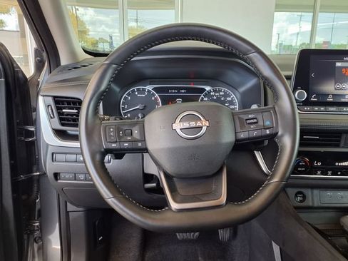Used 2025 Nissan Rogue SV FWD image 18