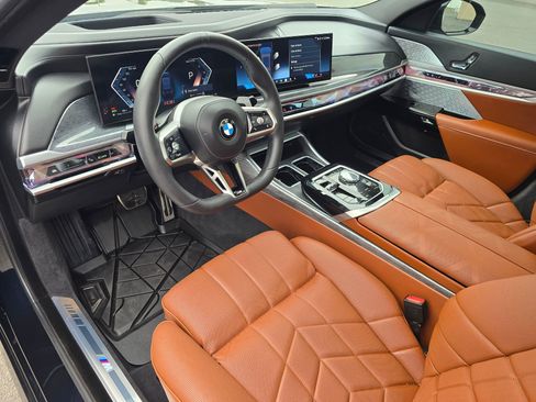 Used 2025 BMW 760i xDrive w/ Executive Package AWD/4WD image 2