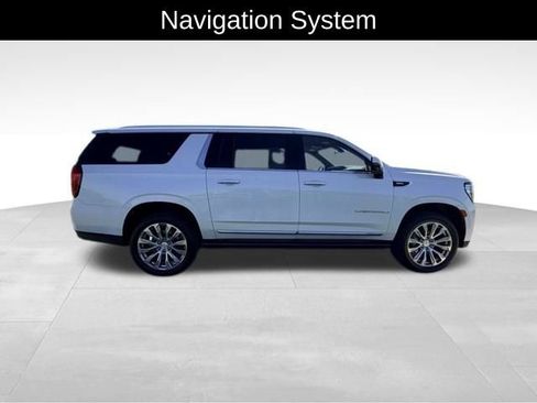 Used 2022 GMC Yukon XL Denali w/ Denali Premium Package AWD/4WD image 4
