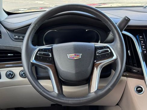Used 2019 Cadillac Escalade Luxury image 7