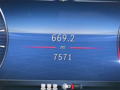 Used 2025 Mercedes-Benz GLE 580 4MATIC image 2