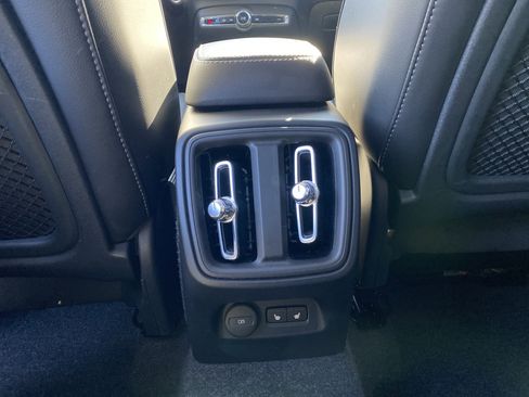 Used 2025 Volvo XC40 B5 Core image 47