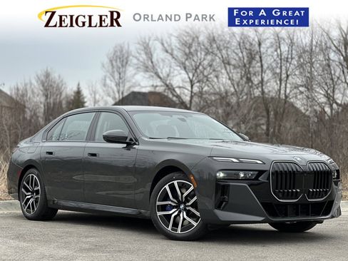 Used 2025 BMW 760i xDrive image 1