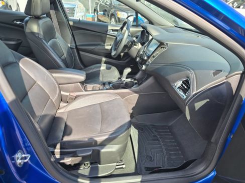 Used 2017 Chevrolet Cruze Premier FWD image 11