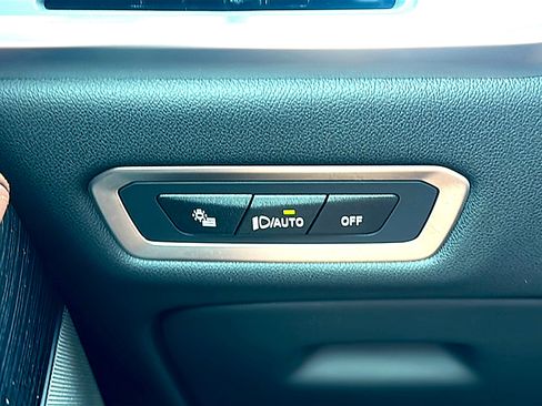 Certified 2025 BMW X7 M60i AWD/4WD image 37