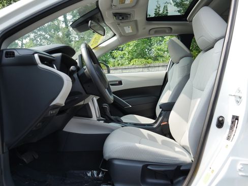 Used 2024 Toyota Corolla Cross LE w/ Moonroof Package AWD/4WD image 13
