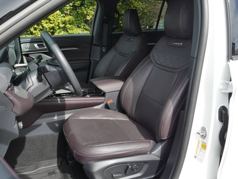 Certified 2025 Ford Explorer Platinum w/ Ultimate Package image 41