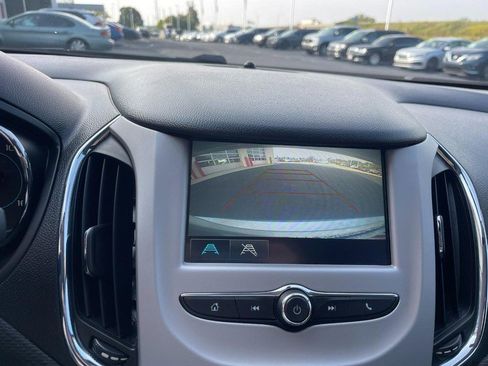 Used 2018 Chevrolet Cruze LS image 20