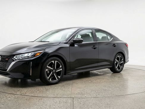 Used 2025 Nissan Sentra SV image 3