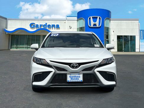 Used 2024 Toyota Camry SE FWD image 2
