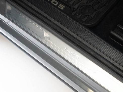 Used 2023 Volkswagen Taos SE w/ Panoramic Sunroof Package FWD image 15