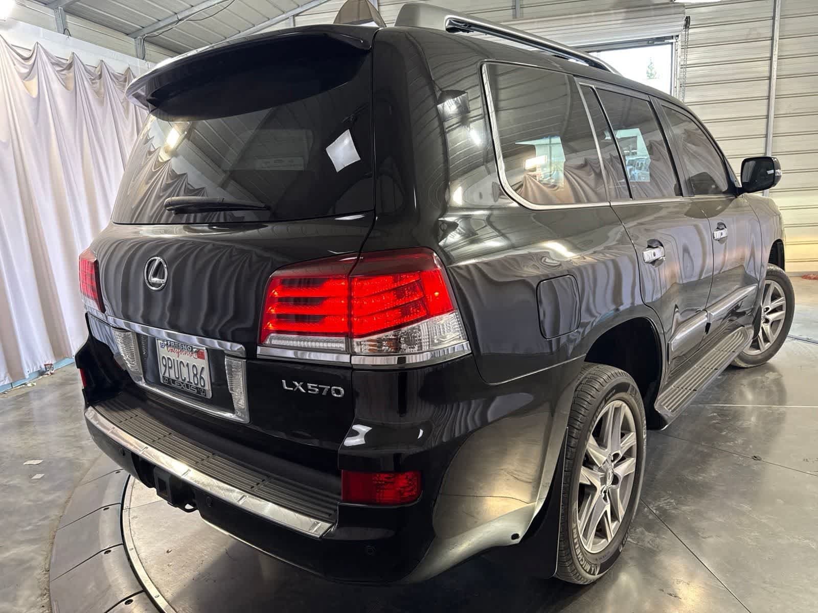 Used 2013 Lexus LX 570 4WD w/ Luxury Pkg w/Pre-crash image 6