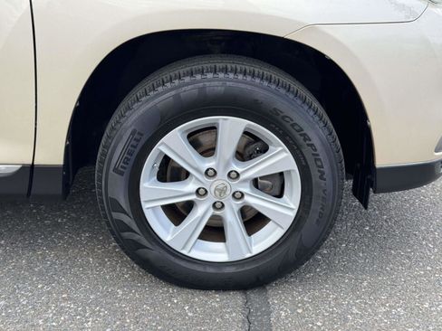Used 2013 Toyota Highlander Plus image 9