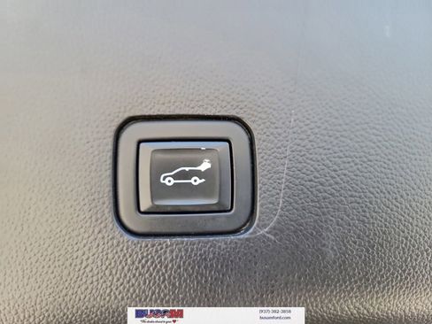 Used 2020 Chevrolet Traverse LT w/ LT Premium Package AWD/4WD image 7
