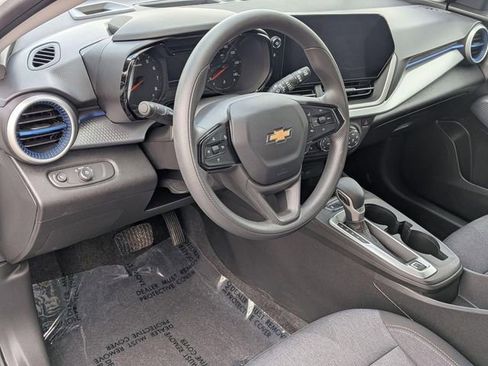 Certified 2025 Chevrolet Trax LS w/ LS Convenience Package FWD image 11