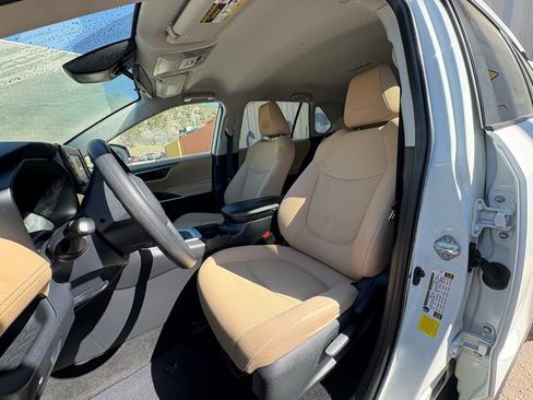 Used 2020 Toyota RAV4 LE image 2