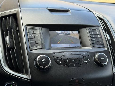 Used 2016 Ford Edge SE image 24