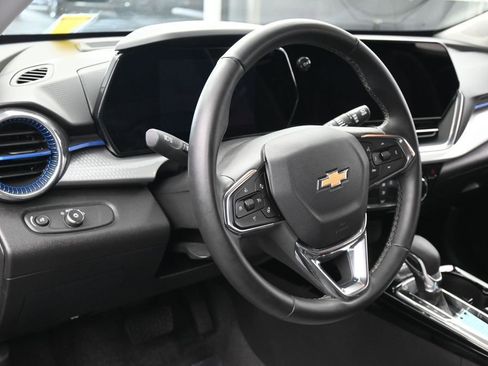Used 2025 Chevrolet Trax LT w/ Driver Confidence Package FWD image 15