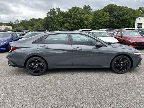 New 2026 Hyundai Elantra SEL Sport FWD image 2