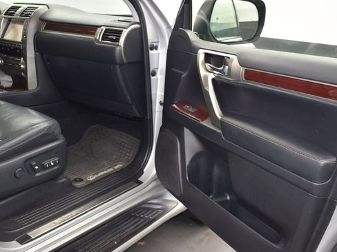Used 2015 Lexus GX 460 image 20
