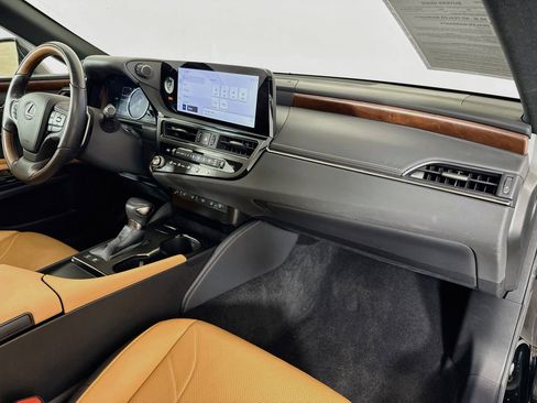 Used 2024 Lexus ES 300h w/ Accessory Package (Z2) FWD image 28