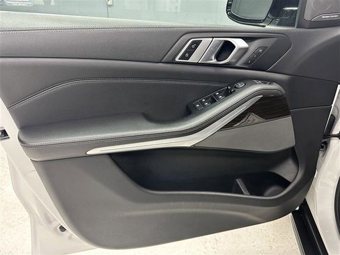 Used 2021 BMW X5 xDrive40i w/ Premium Package image 19