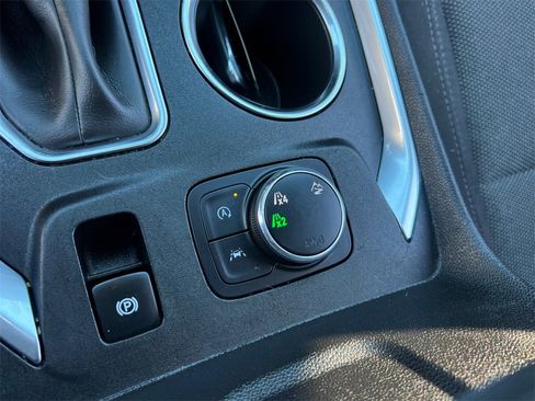 Used 2022 Chevrolet Traverse LT image 28