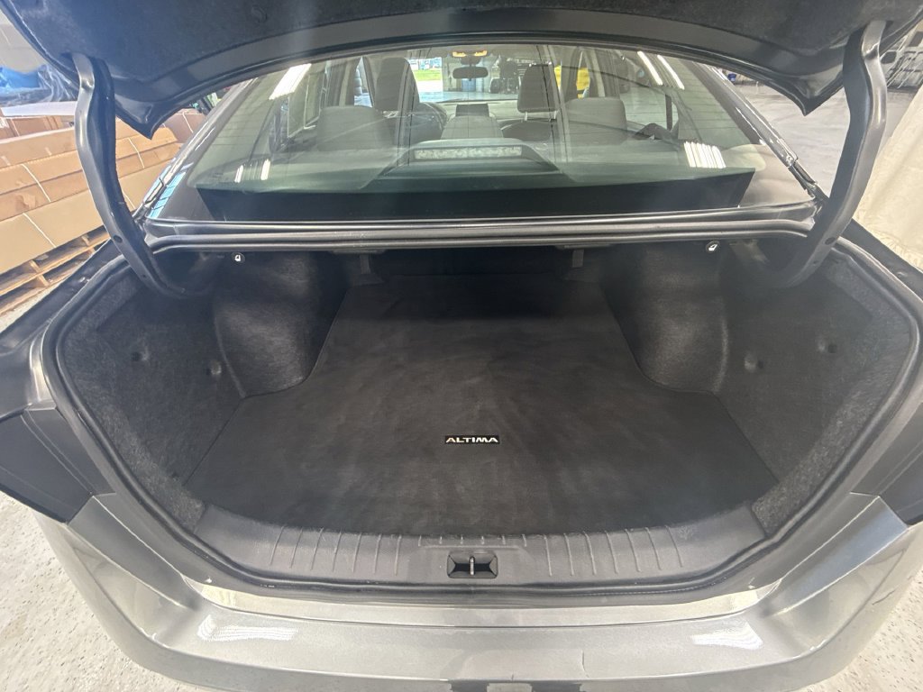 Used 2025 Nissan Altima 2.5 SV FWD image 34