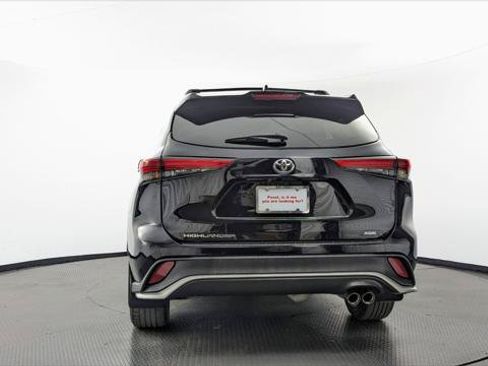 Used 2023 Toyota Highlander XSE FWD image 7