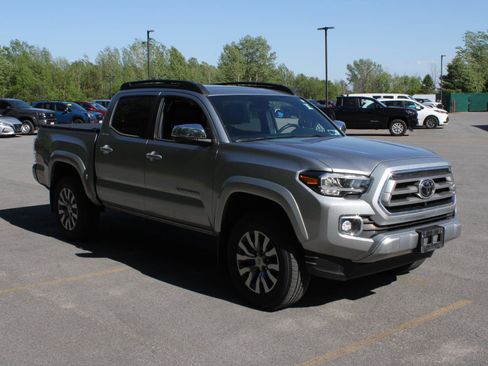 Used 2023 Toyota Tacoma Limited AWD/4WD image 3