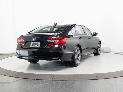 Used 2018 Honda Accord Touring image 12