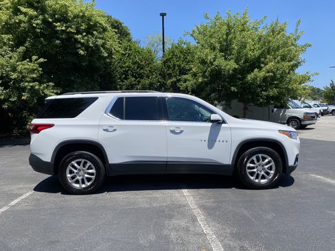 Used 2019 Chevrolet Traverse LT w/ LPO, Floor Liner Package AWD/4WD image 10