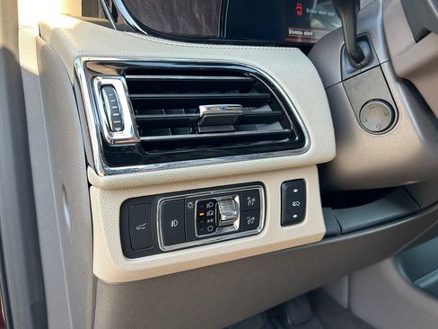 Used 2023 Lincoln Navigator Reserve image 21
