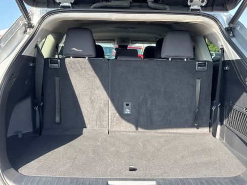 Used 2023 Toyota Highlander LE FWD image 19