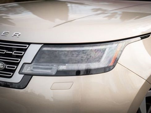 Used 2023 Land Rover Range Rover Long Wheelbase First Edition image 4