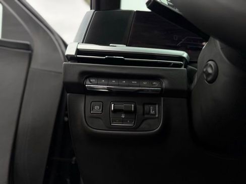 Used 2026 Cadillac Escalade Platinum Sport image 20