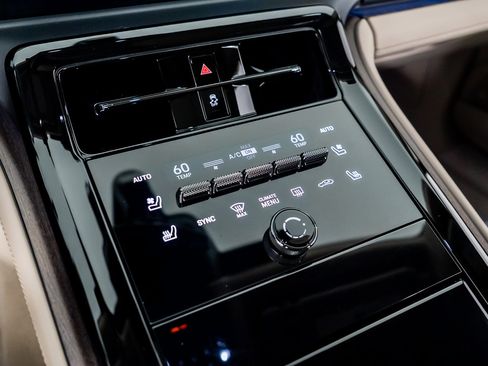 Used 2024 Porsche Panamera 4 w/ Premium Package image 56