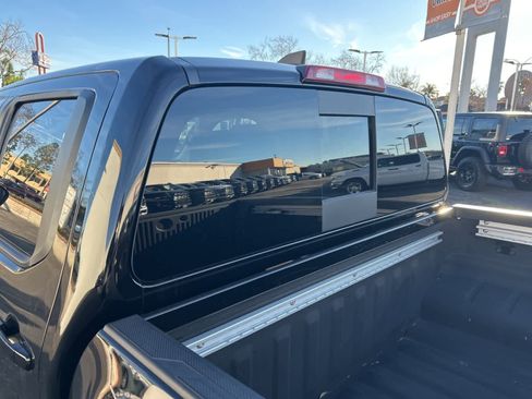 Used 2024 Nissan Frontier SL image 20