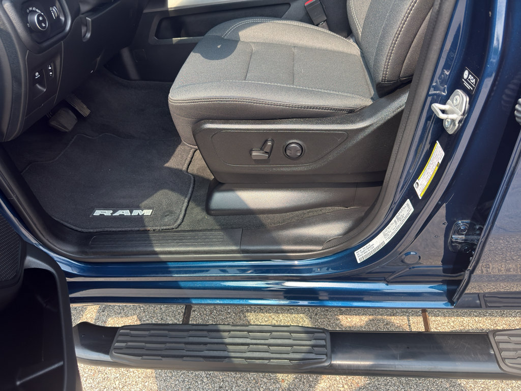 Used 2022 RAM 1500 Big Horn AWD/4WD image 16