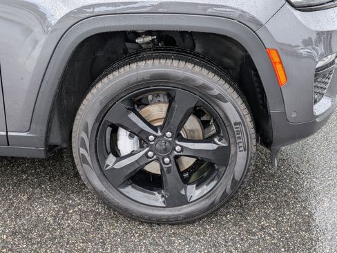 Certified 2025 Jeep Grand Cherokee Limited w/ Luxury Tech Group II RWD image 10